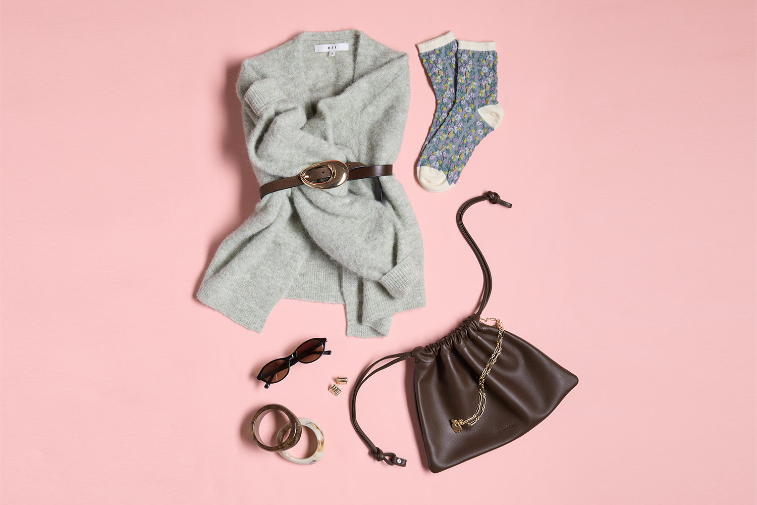 Everyday Style Icons: Timeless Pieces for Daily Wear