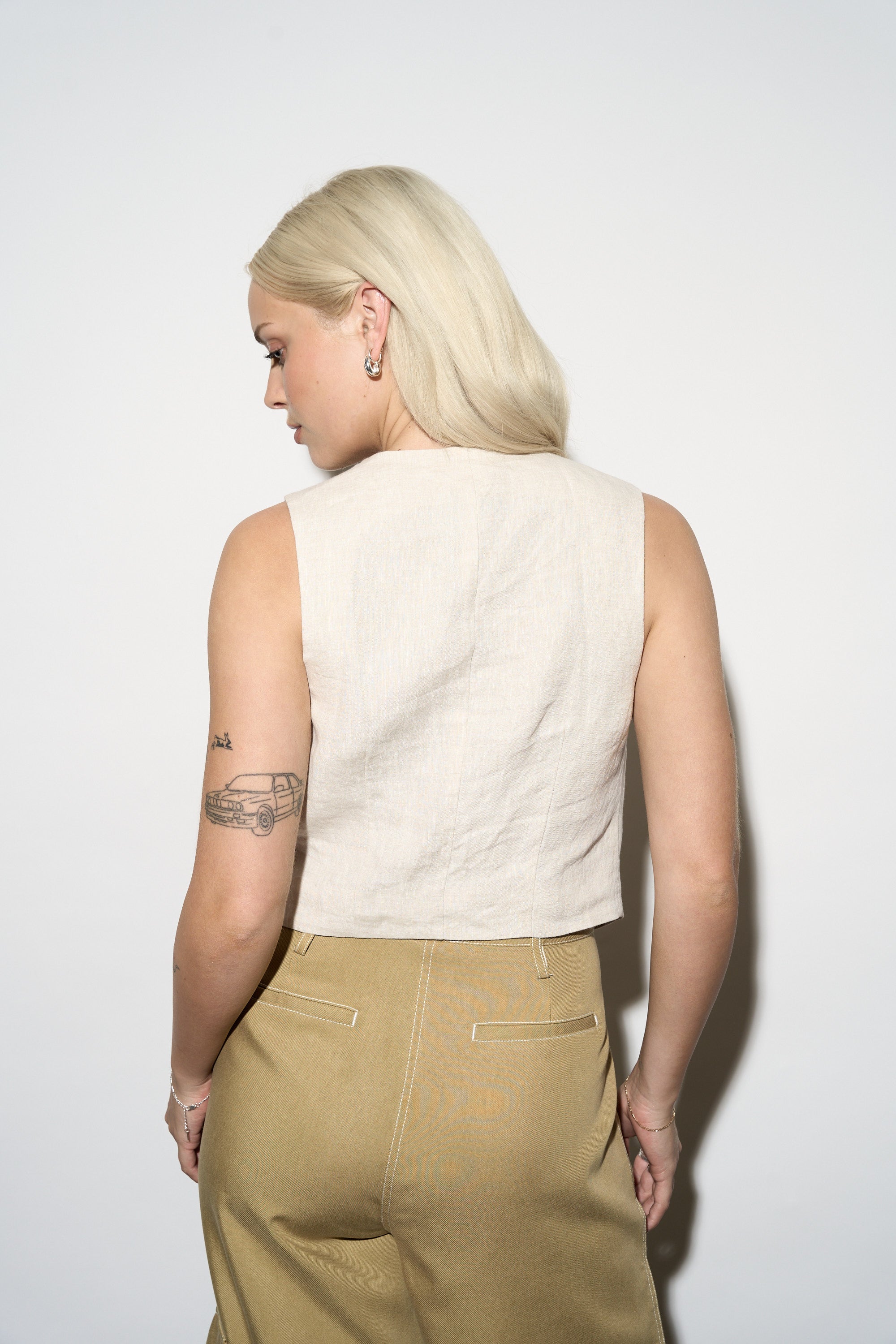 D Back