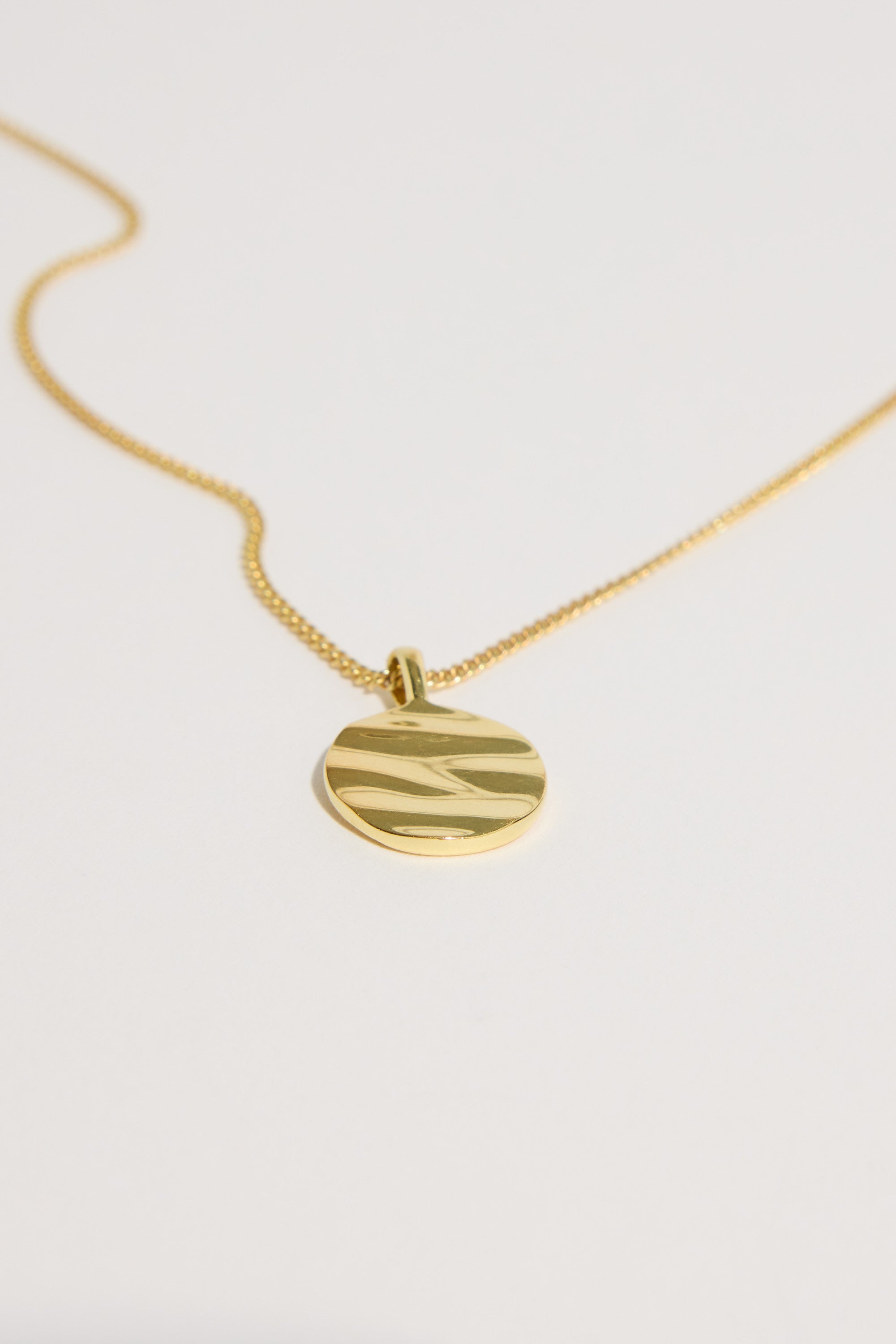 Shop Caja Isla Circle Necklace (Gold) Caja – Max