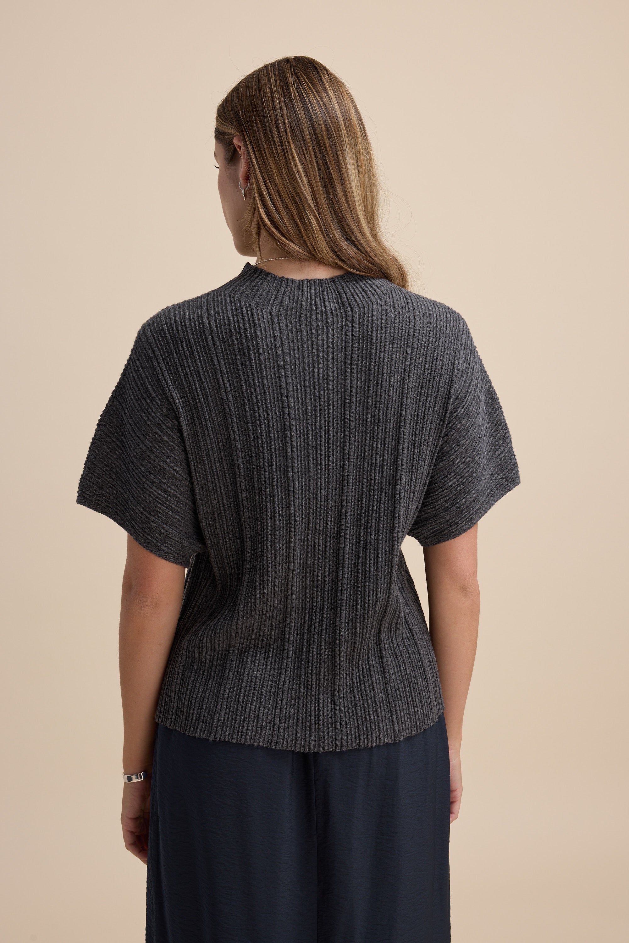 Woman with long hair in Max Briana Cotton Cashmere Ribbed Top, short-sleeve, gray, back view.