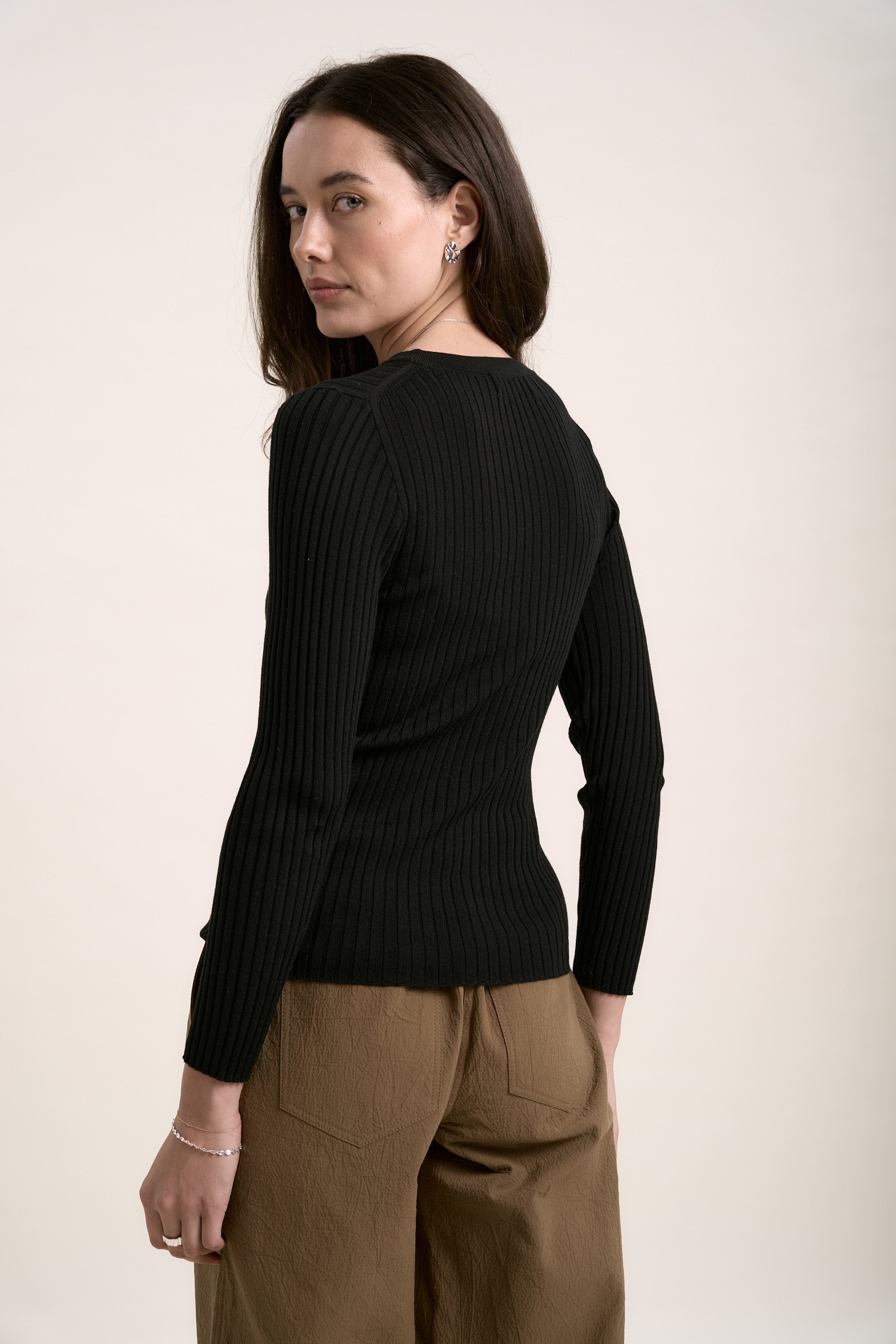 Shop Odyssey ZQ Merino Crew Neck Top (Black) | Elementary – Max