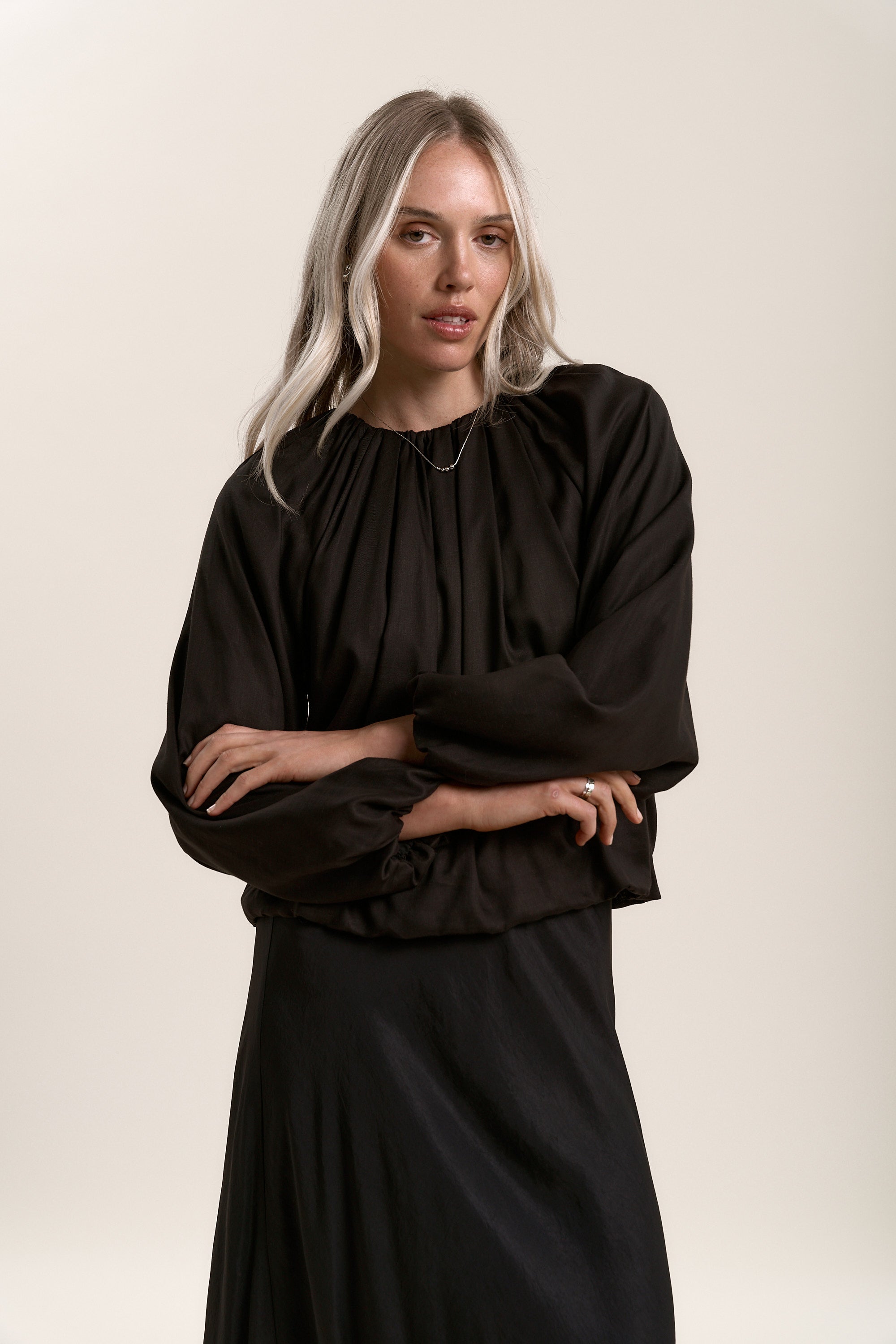 トップス LITMUS gathered puffy top black トップス LITMUS gathered puffy top black LITMUS gathered