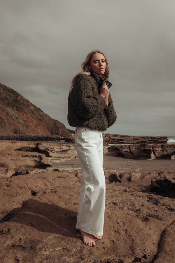 Elementary Reversible Puffer