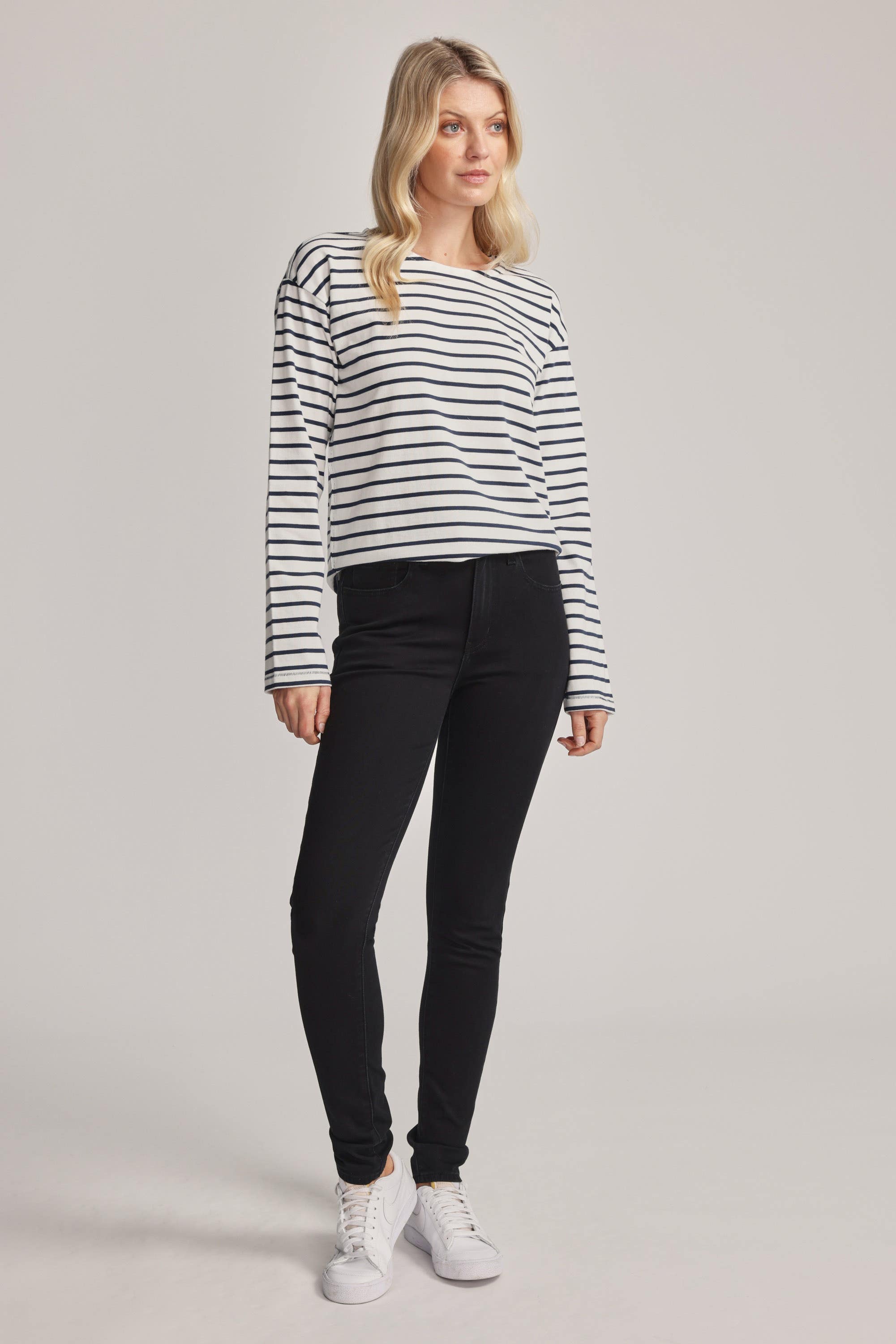 Shop Levi's 721 High Rise Skinny Jeans in Black | Max Women's Fashion NZ