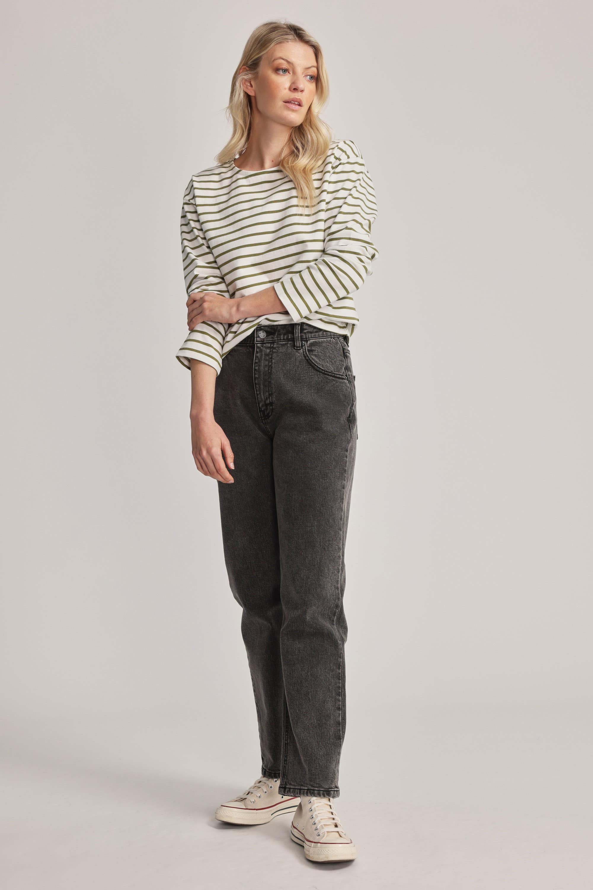 Relaxed Wide Leg Jean