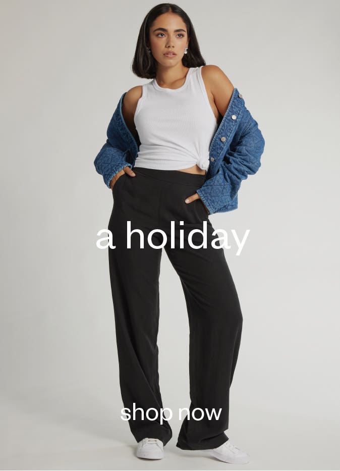 Find the perfect pair of pants for your holiday online at Max. 